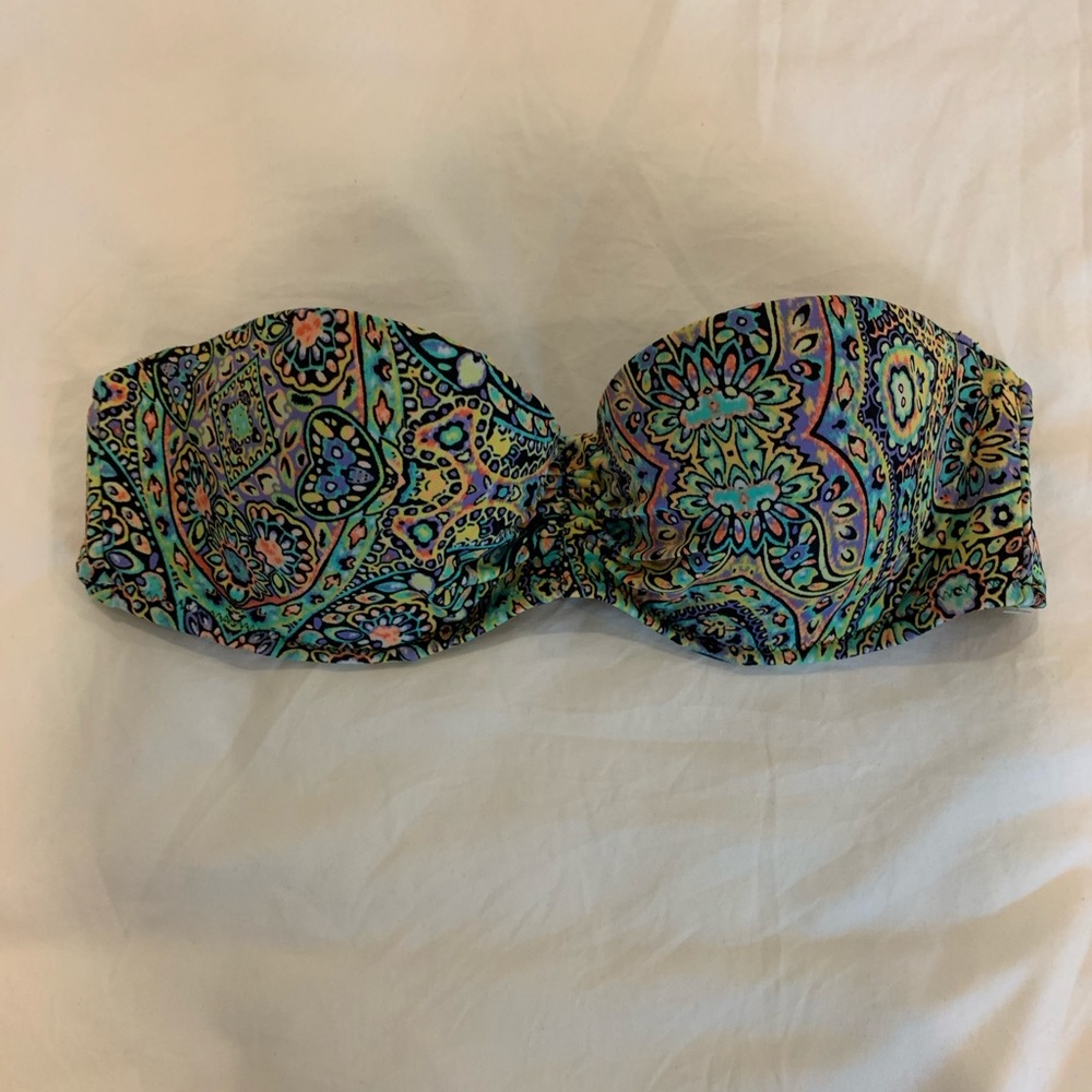 Victoria Secrets Swim Top in 32B Padded